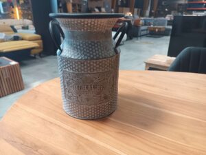 POT À LAIT STYLE VINTAGE EN MÉTAL H.26CM