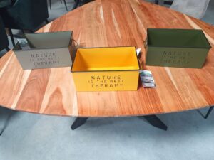 CAISSE EN MÉTAL GM COLORIS VERT / JAUNE OU GRIS