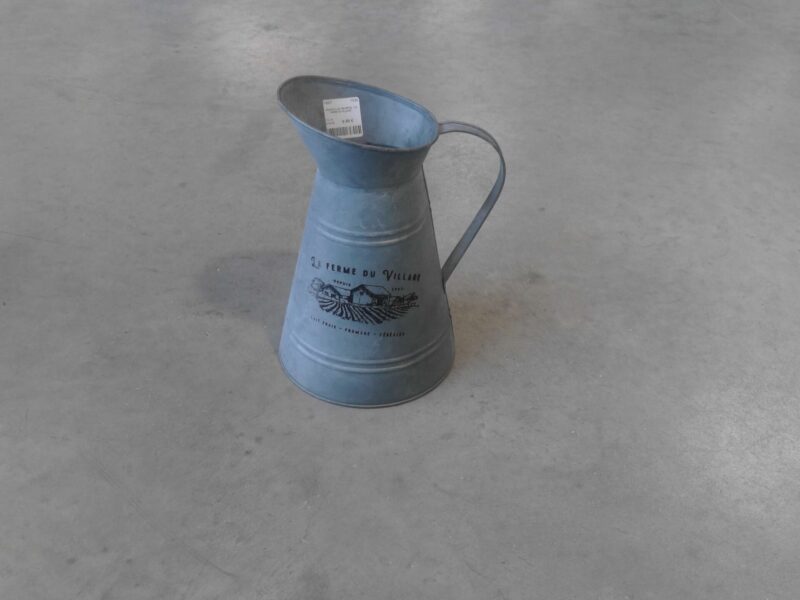 CRUCHE À LAIT EN MÉTAL "LA FERME DU VILLAGE"