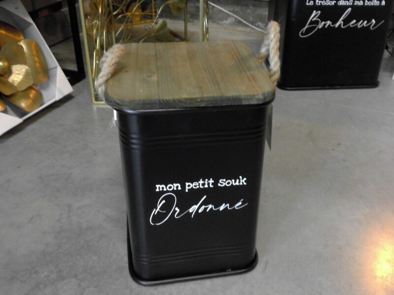 CAISSE EN MÉTAL NOIR AVEC COUVERCLE BOIS PM