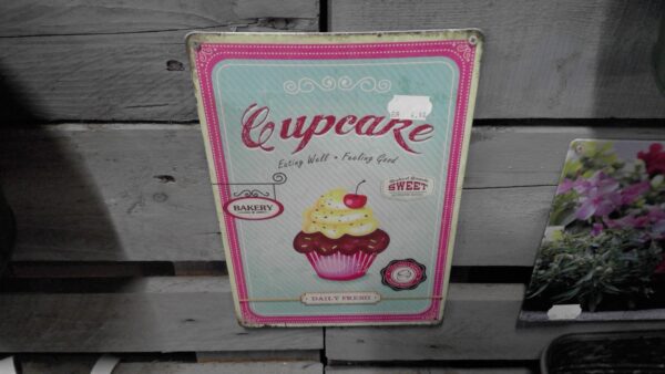 PLAQUE METAL CUPCAKE 20X30CM ANNEXE MEUBLE & DECO