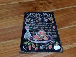 PLAQUE MÉTAL STRAWBERRY SHORTCAKE 20X30CM ANNEXE MEUBLE & DECO