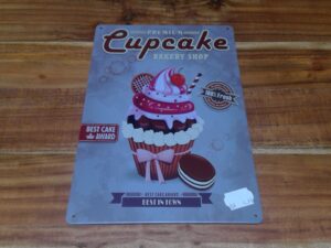 PLAQUE METAL PREMIUM CUPCAKE 20X30CM ANNEXE MEUBLE & DECO