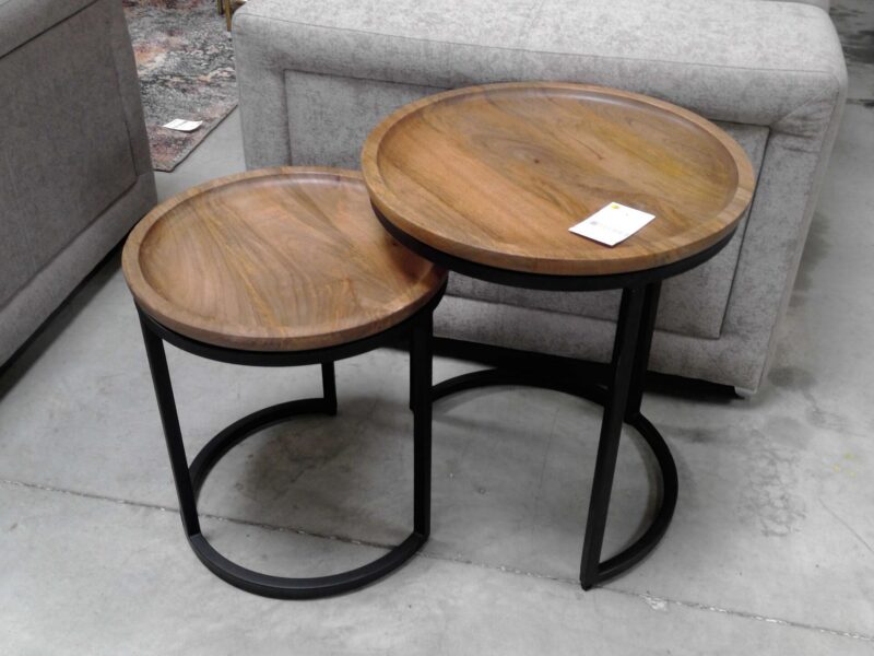 SET DE 2 TABLES BASSES RONDES EN MANGUIER MASSIF ET MÉTAL  NOIR