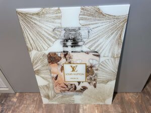 TABLEAU EN VERRE FLACON LOUIS VUITTON PARIS FLEURS 60X80CM ANNEXE MEUBLE & DECO