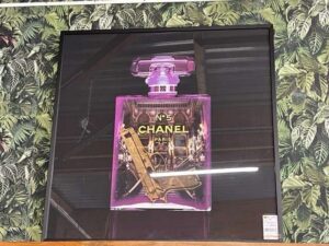 TABLEAU TGM VERRE FLACON CHANEL VIOLET 103X103CM ANNEXE MEUBLE & DECO