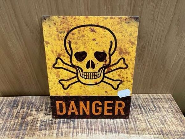 PLAQUE METAL 25X20CM DANGER TETE DE MORT