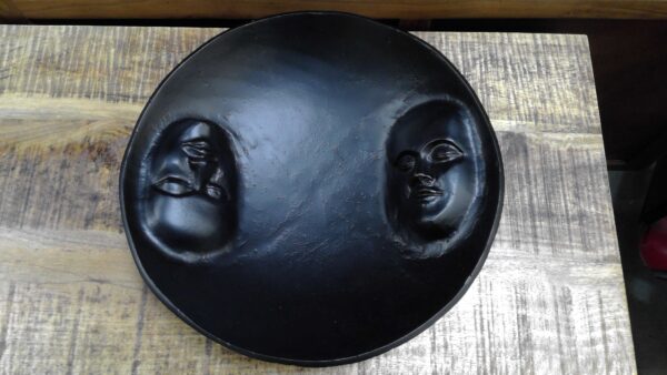 PLATEAU METAL NOIR VISAGES DIAM.39CM