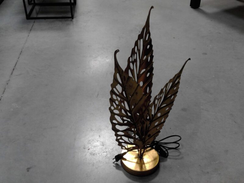 LAMPE METAL FEUILLES DORÉES H.64.5CM