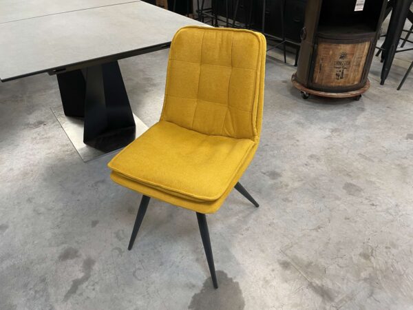 CHAISE KAYA COLORIS JAUNE PIEDS MÉTAL NOIR ANNEXE MEUBLE & DECO