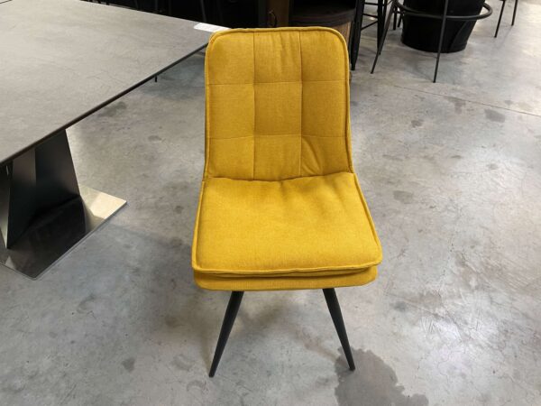 CHAISE KAYA COLORIS JAUNE PIEDS MÉTAL NOIR ANNEXE MEUBLE & DECO