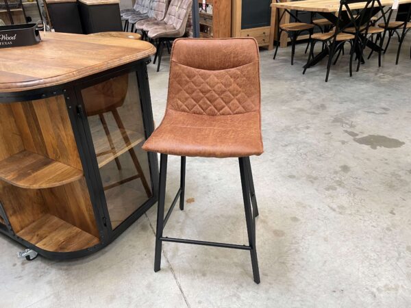 TABOURET DE BAR CAPRI MICROFIBRE COLORIS CARAMEL PIEDS MÉTAL NOIR ANNEXE MEUBLE & DECO