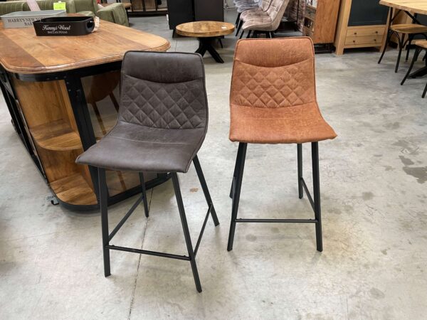 TABOURET DE BAR CAPRI MICROFIBRE COLORIS CARAMEL PIEDS MÉTAL NOIR ANNEXE MEUBLE & DECO