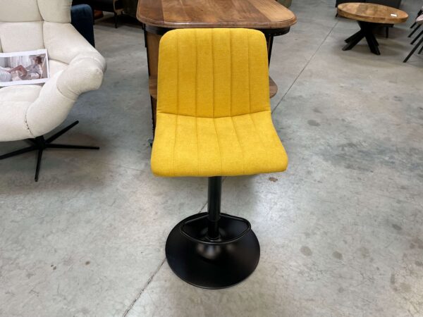 TABOURET DE BAR COLORIS JAUNE PIEDS MÉTAL NOIR ANNEXE MEUBLE & DECO