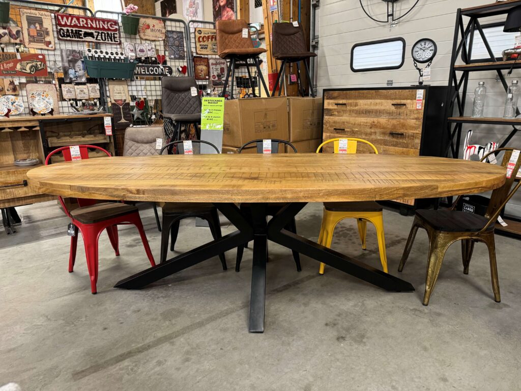 TABLE OVALE MANGUIER MASSIF - PIED METAL NOIR ARAIGNÉE L.300CM