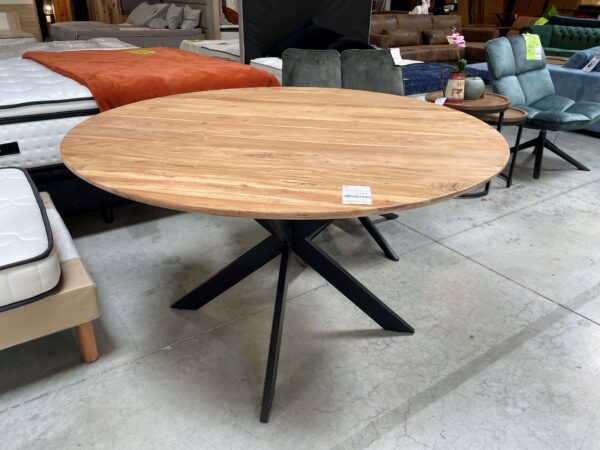 TABLE DE SAM PEDRO RONDE ACACIA MASSIF 130CM PIEDS METAL NOIR DESTOCK