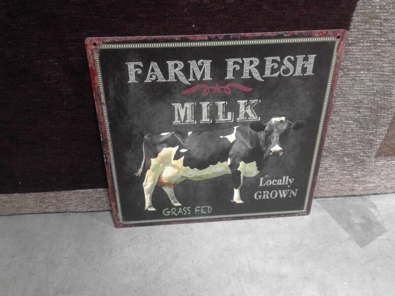 PLAQUE MÉTAL CARRÉE 30X30CM FARM FRESH MILK