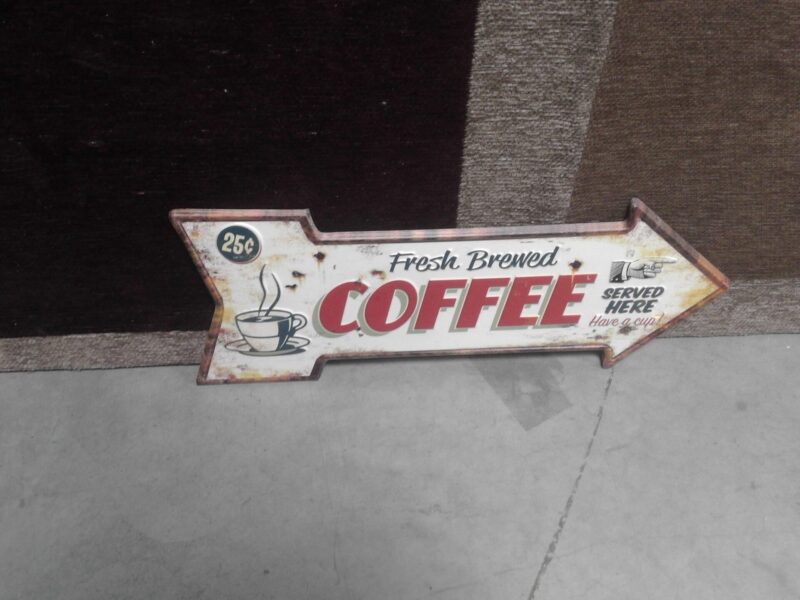 PLAQUE METAL FLECHE RELIEF COFFEE