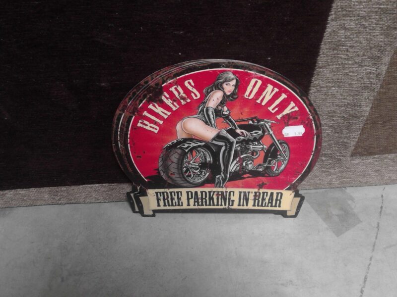 PLAQUE METAL RONDE FEMME MOTO BIKERS ONLY
