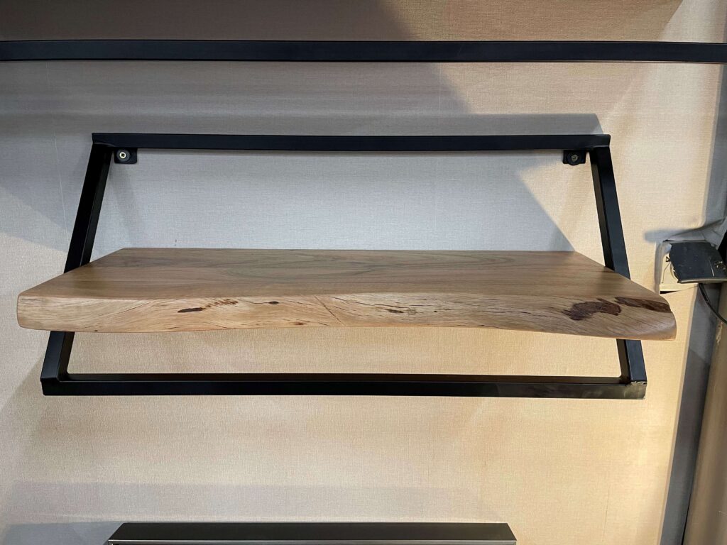 ÉTAGÈRE EN ACACIA MASSIF ET MÉTAL NOIR MM L.70CM