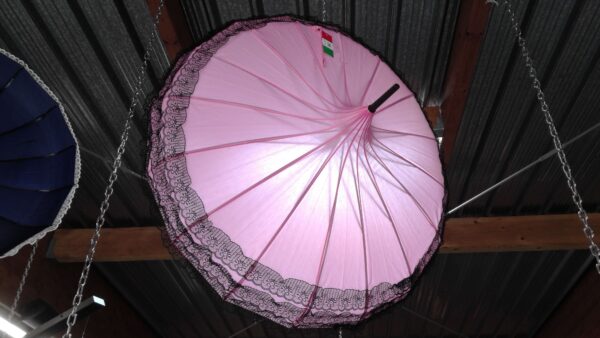 PARAPLUIE ROSE DENTELLE NOIRE ANNEXE MEUBLE & DECO