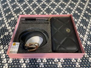 COFFRET FEMME PORTE FEUILLE + CEINTURE + STYLO NOIR ANNEXE MEUBLE & DECO