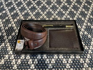 COFFRET HOMME PORTE FEUILLE + STYLO PLUME + CEINTURE MARRON ANNEXE MEUBLE & DECO