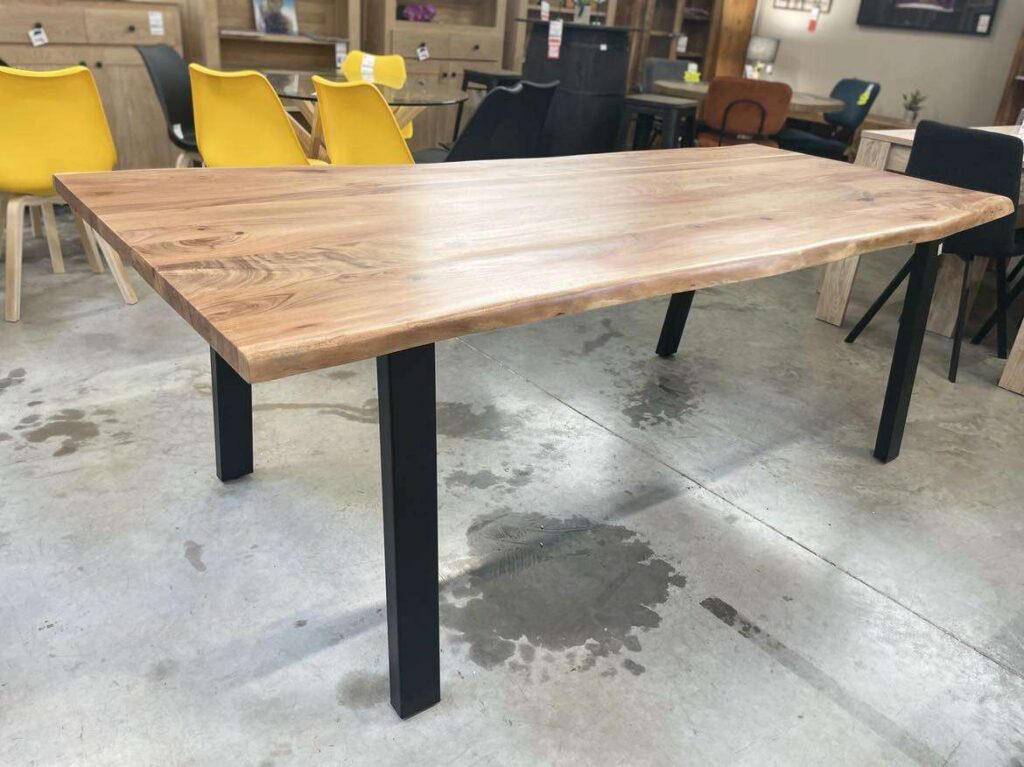 TABLE DE SALLE À MANGER ACACIA MASSIF 220CM - PIEDS MÉTAL NOIR
