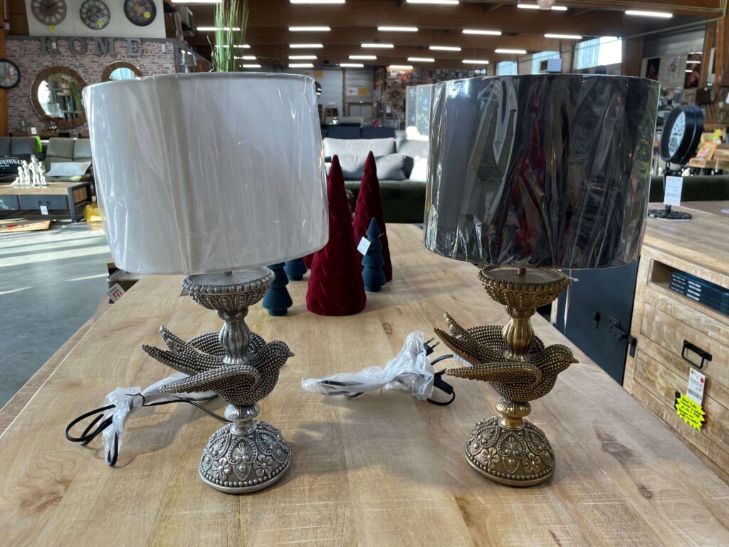 LAMPE À POSER OISEAU - DIFFÉRENTS COLORIS H.46CM - DESTOCKAGE