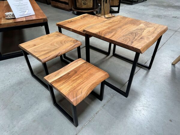 LOT DE 4 TABLES BASSES GIGOGNES EN ACACIA MASSIF – DESTOCKAGE ANNEXE MEUBLE & DECO