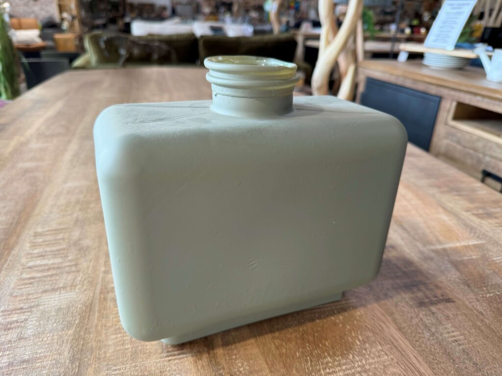 VASE RECTANGULAIRE 3.7L COLORIS OLIVE H.22CM