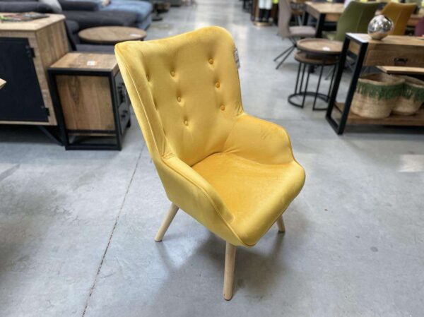 FAUTEUIL EN VELOURS JAUNE MOUTARDE – PIEDS BOIS ANNEXE MEUBLE & DECO