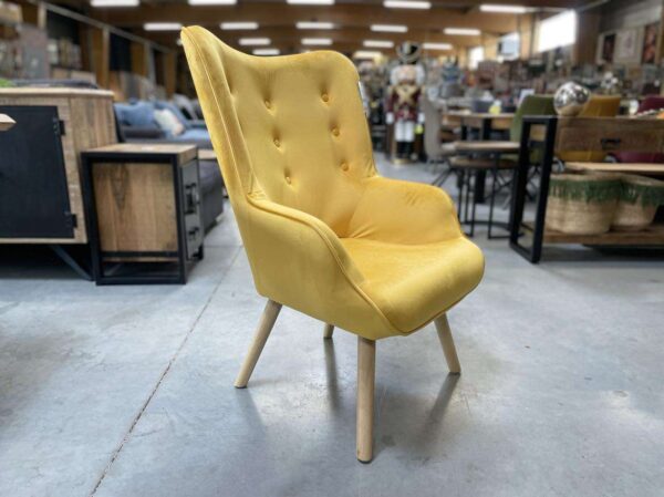 FAUTEUIL EN VELOURS JAUNE MOUTARDE – PIEDS BOIS ANNEXE MEUBLE & DECO