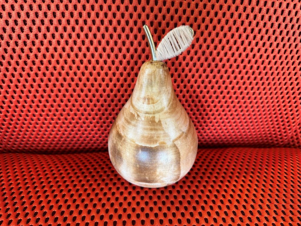 DÉCORATION POIRE EN BOIS ET MÉTAL H.15CM