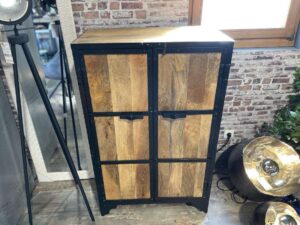 MEUBLE D'APPOINT 2 PORTES MÉTAL NOIR ET BOIS - DESTOCKAGE