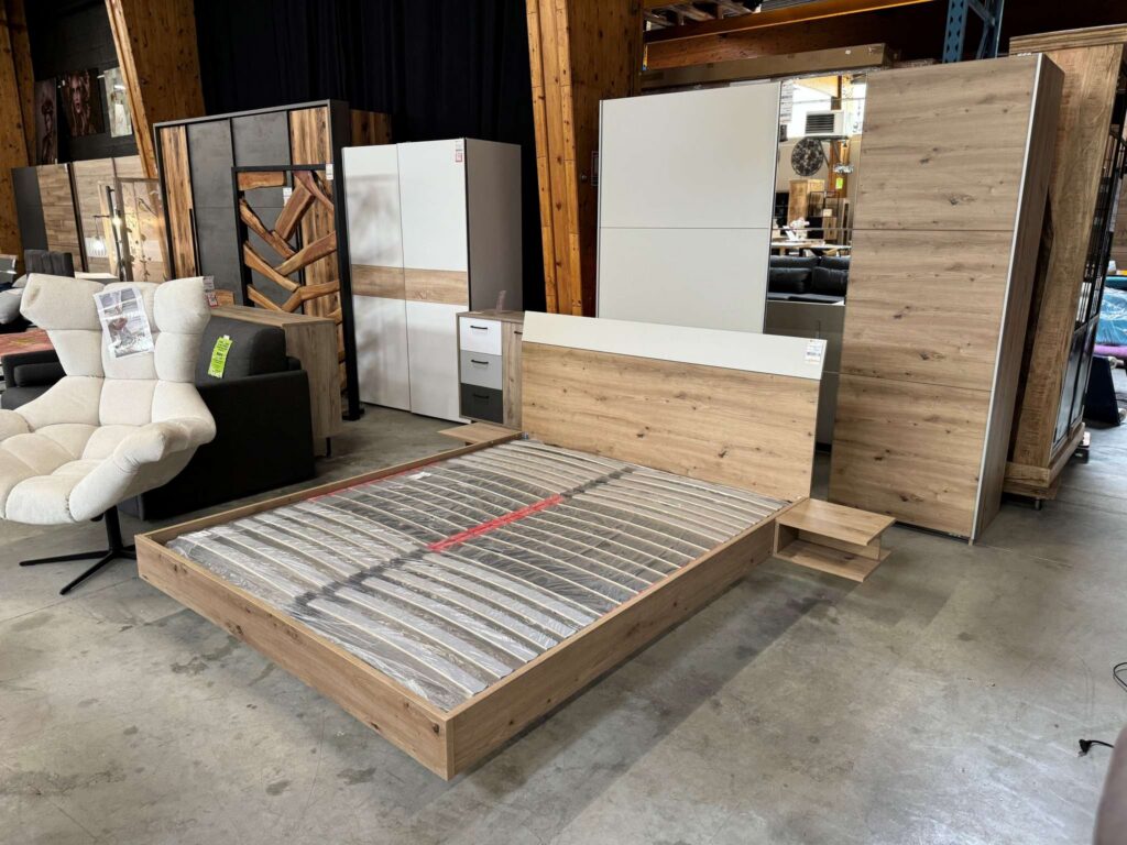 LIT 160X200 + 2 CHEVETS À SUSPENDRE COLORIS CHAMPAGNE ET CHÊNE ARTISAN