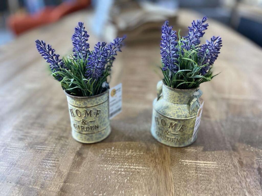 POT EN MÉTAL AVEC LAVANDE - DIFFÉRENTS MODÈLES H.17CM