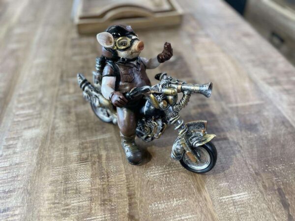 DECORATION COCHON SUR MOTO 19.5CM – Image 2