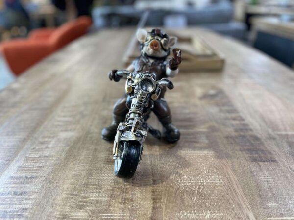 DECORATION COCHON SUR MOTO 19.5CM – Image 3