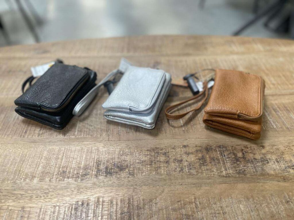 PORTE FEUILLE SOUPLE CAMEL OU NOIR OU ARGENTÉ