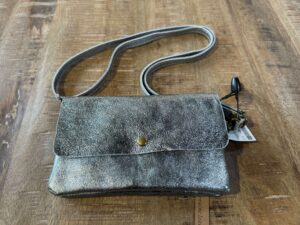 POCHETTE AVEC BANDOULIERE EN CUIR – ARGENTE ANNEXE MEUBLE & DECO