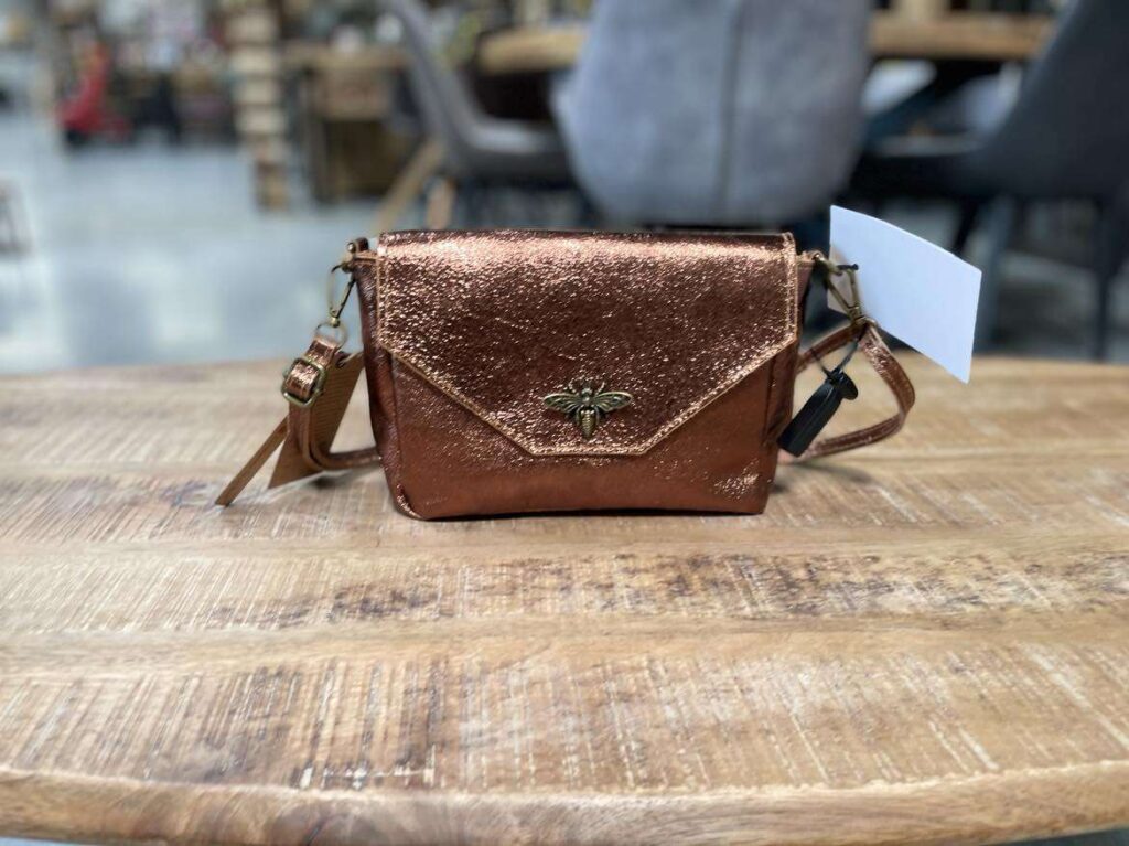 SAC AVEC BANDOULIERE CUIR DETAIL ABEILLE- CUIVRÉ IRISÉ