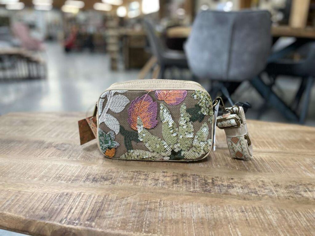 SAC AVEC BANDOULIERE MOTIF FLEURS