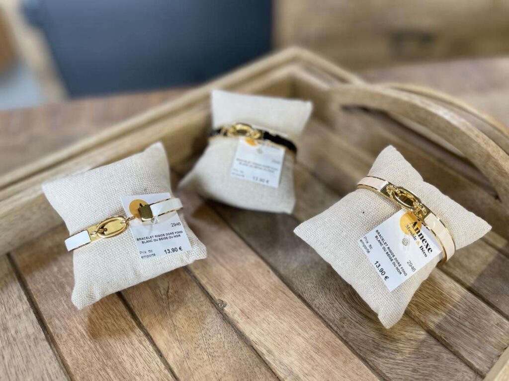 BRACELET RIGIDE DORÉ FOND BLANC OU BEIGE OU NOIR