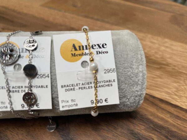 BRACELET ACIER INOXYDABLE DORÉ – PERLES BLANCHES ANNEXE MEUBLE & DECO