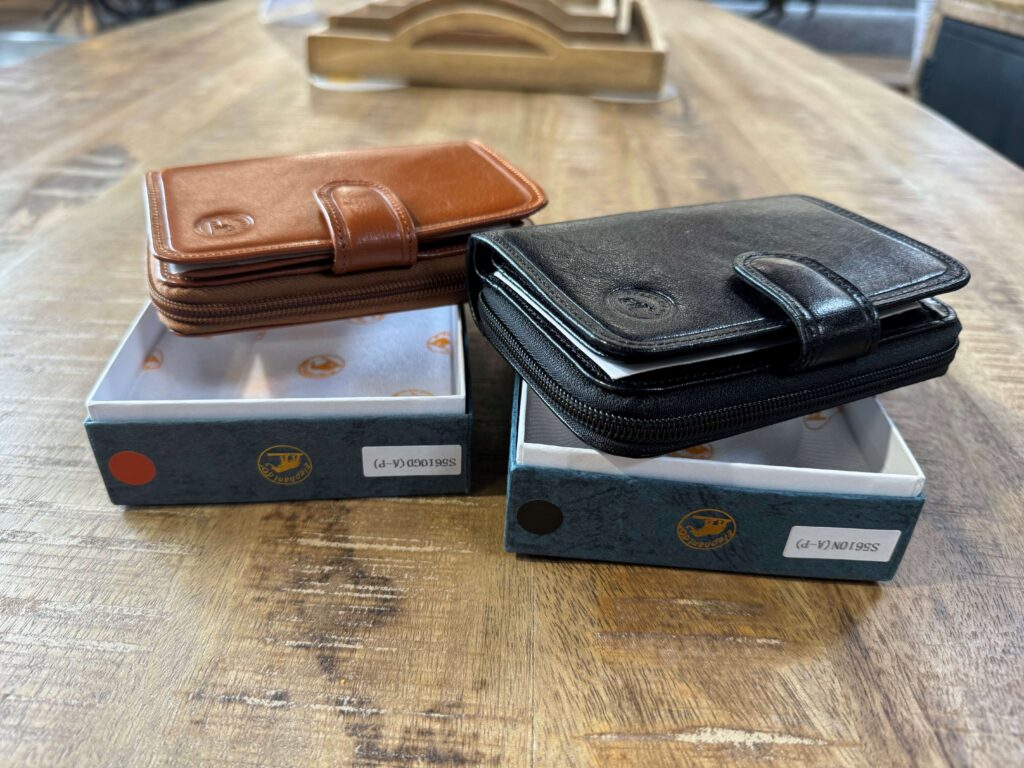 PORTE FEUILLE AVEC FERMETURE ZIP CUIR - NOIR OU CAMEL