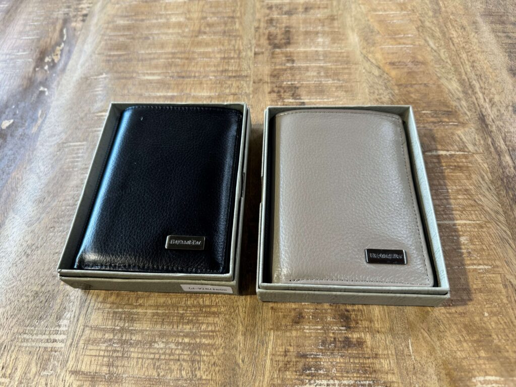 PORTE FEUILLE EN CUIR NOIR OU TAUPE