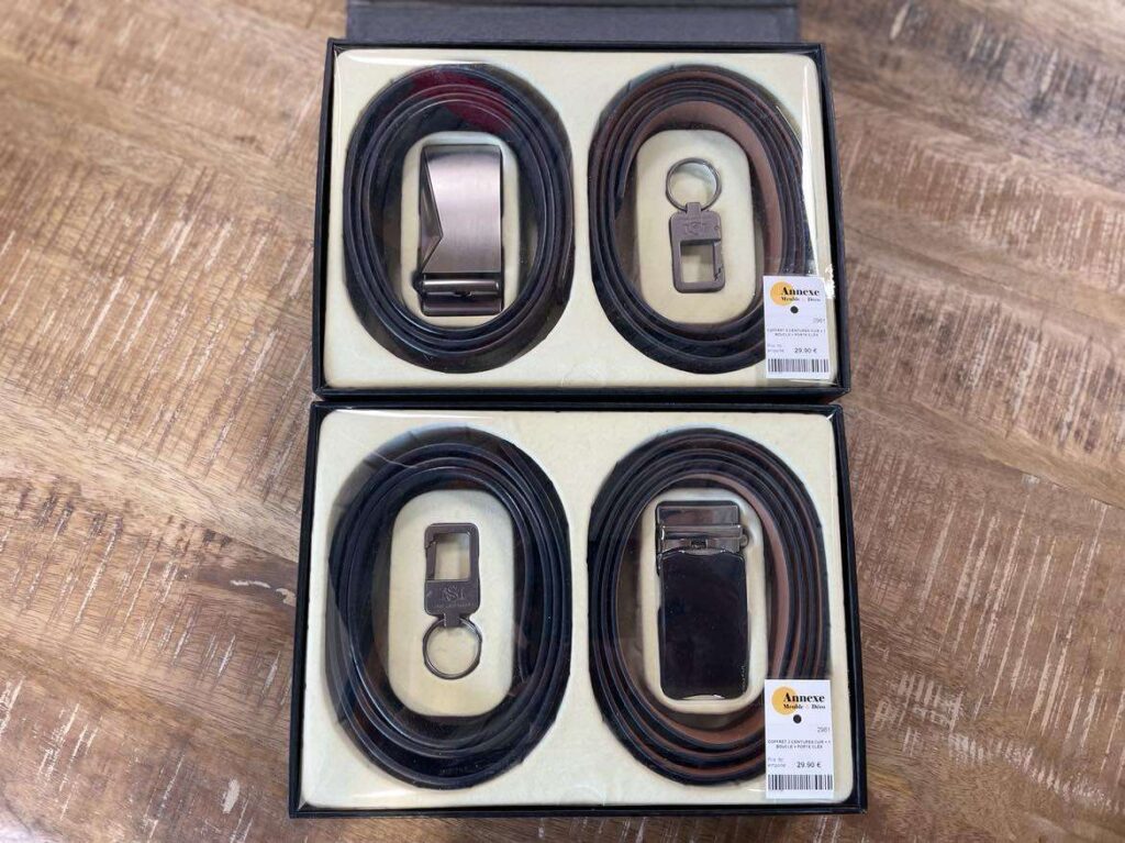 COFFRET 2 CEINTURES CUIR + 1 BOUCLE + PORTE CLÉS
