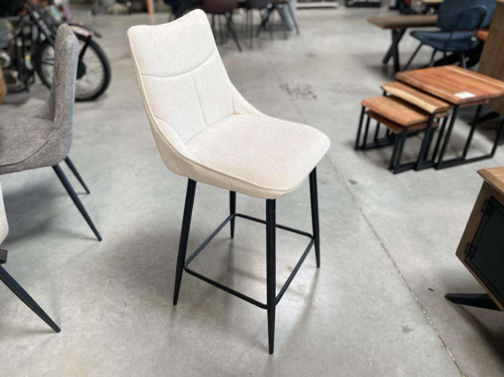 CHAISE DE BAR OASIS - H. ASSISE 65CM - TISSU BEIGE - PIEDS MÉTAL NOIR
