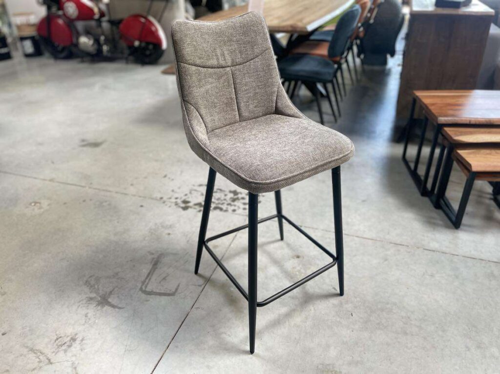 CHAISE DE BAR OASIS - H. ASSISE 65CM - TISSU GRIS - PIEDS MÉTAL NOIR